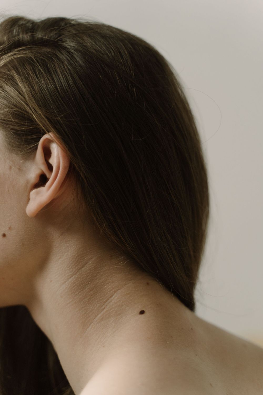 Patient receiving assessment and treatment for neck pain in London Bridge